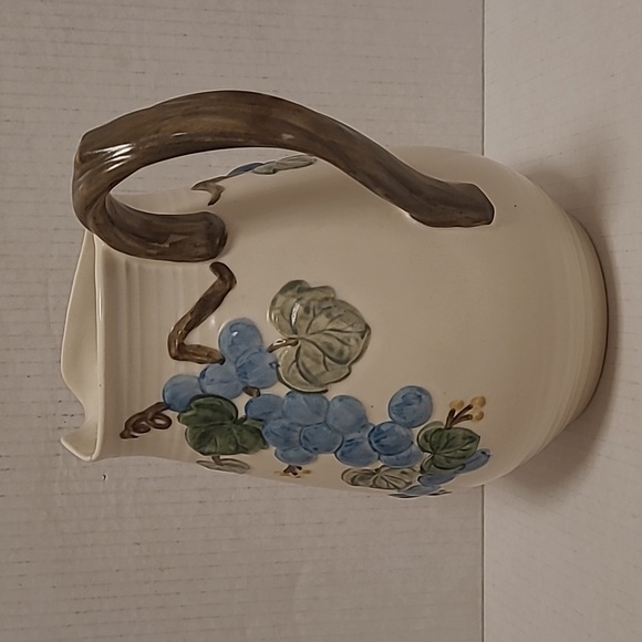 Vintage Metlox Poppytrail Pitcher with Blue Grapes - Picture 4 of 16